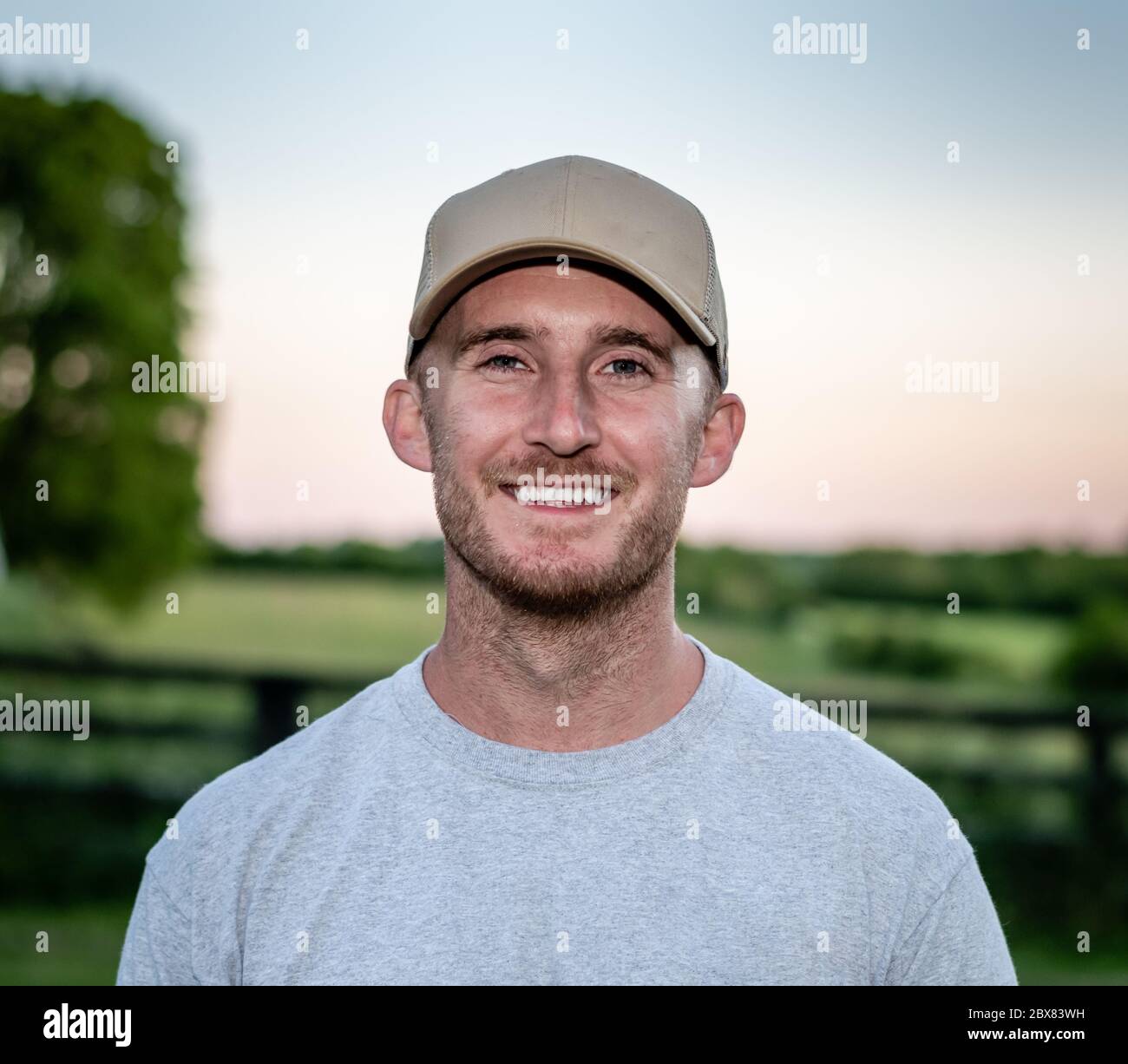 files/caucasian-man-wearing-hatcap-smiling-in-front-of-fence-in-kentucky-2BX83WH.jpg